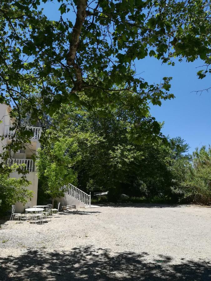 Au Pays Du Ventoux Bed & Breakfast Le Thor Exterior photo